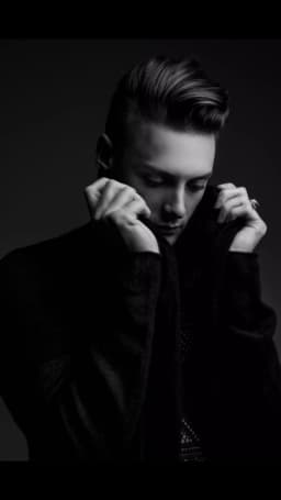 Rollo Grey