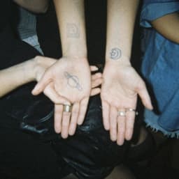 Saturn Hands