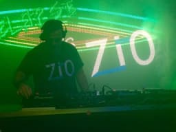 Zi0
